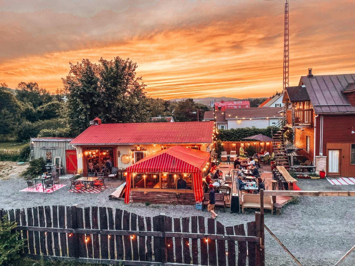 Auberge Mandala Saint-Mathieu-du-Parc Eksteriør billede