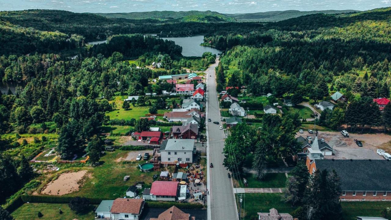 Auberge Mandala Saint-Mathieu-du-Parc Eksteriør billede