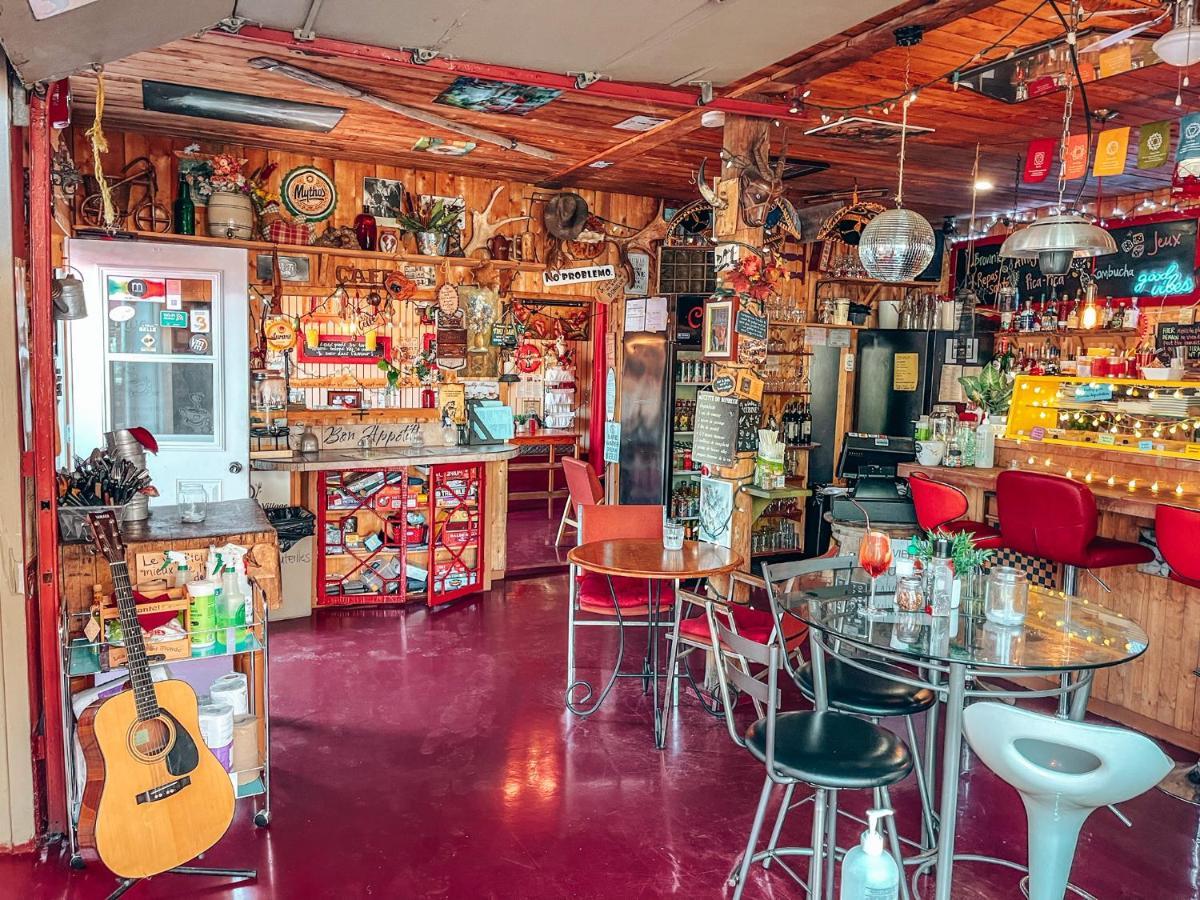 Auberge Mandala Saint-Mathieu-du-Parc Eksteriør billede