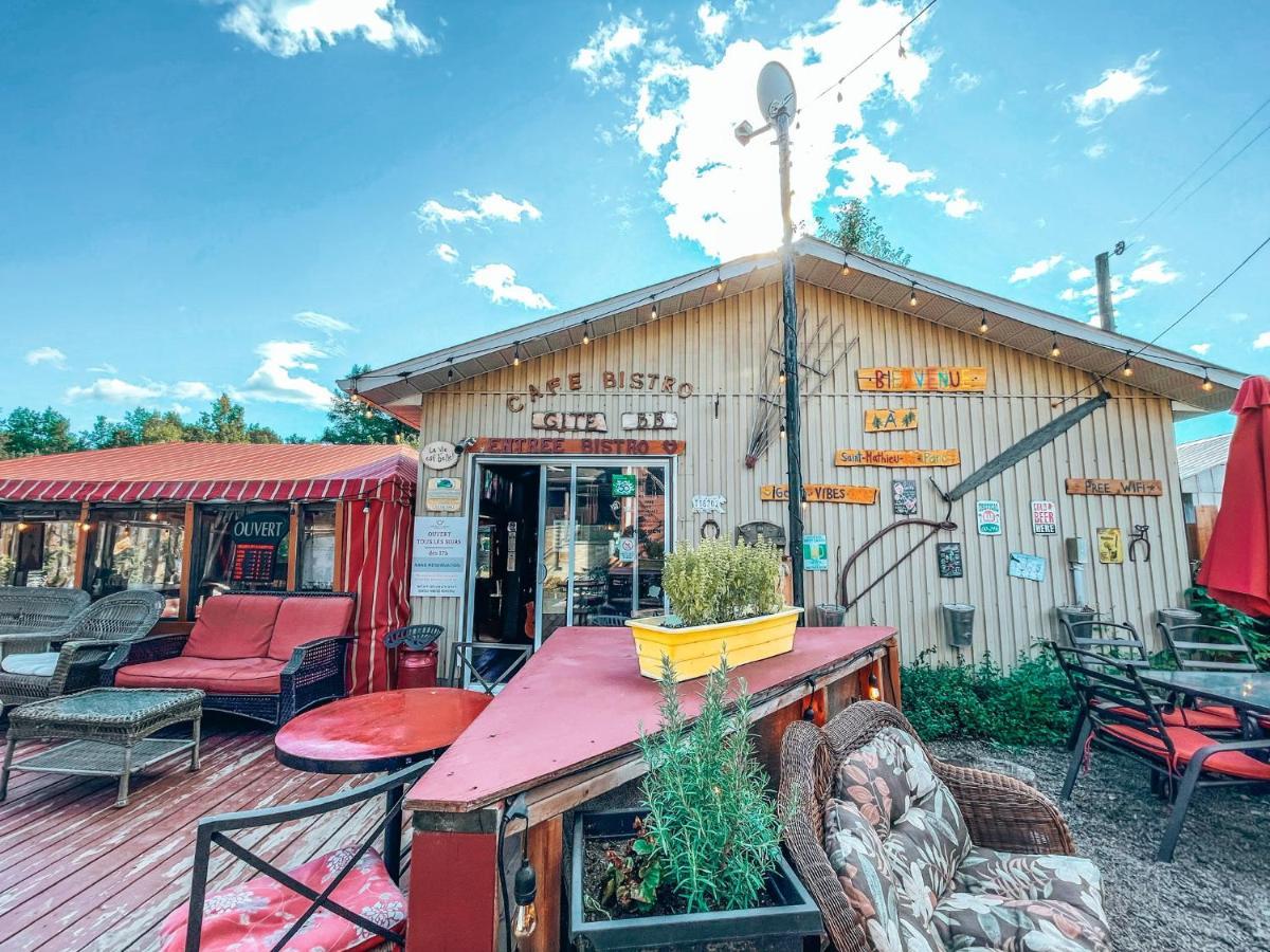 Auberge Mandala Saint-Mathieu-du-Parc Eksteriør billede