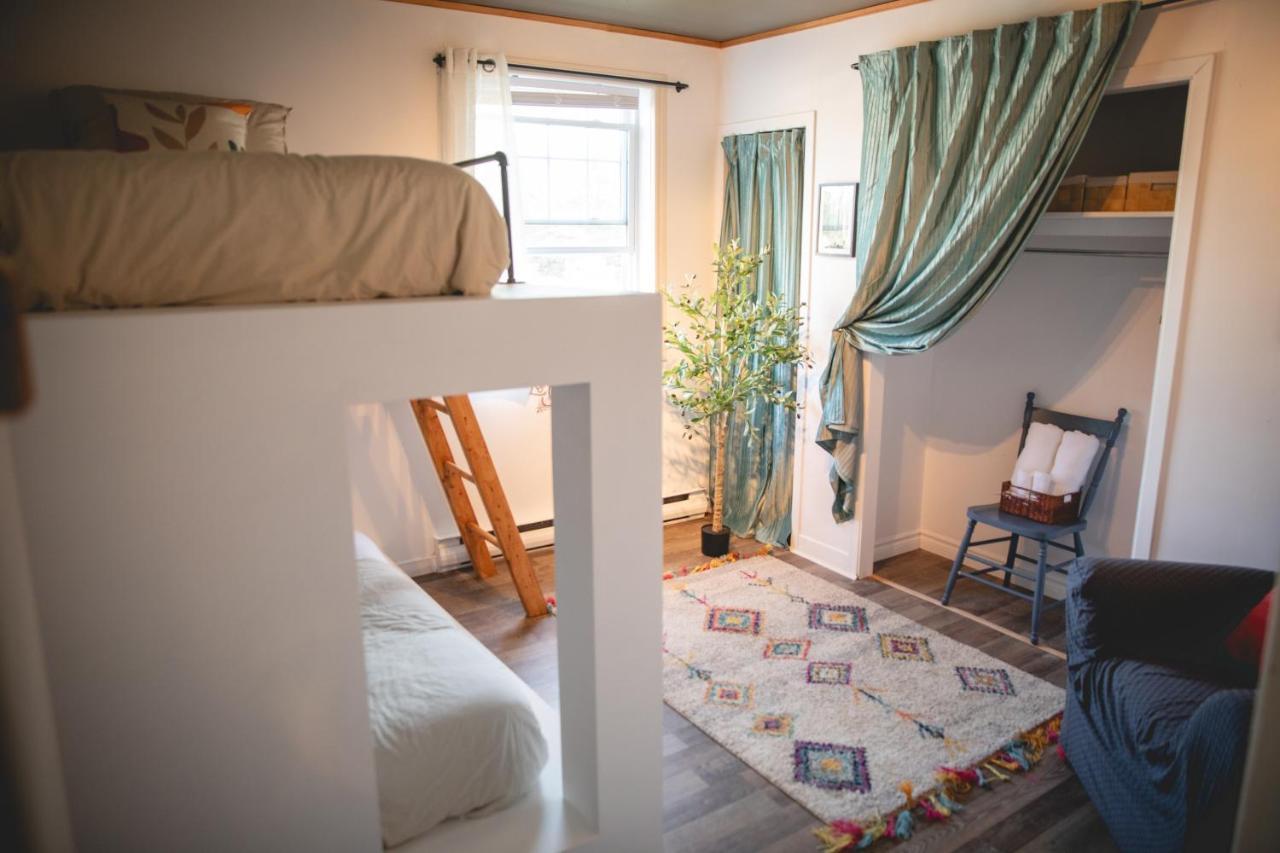 Auberge Mandala Saint-Mathieu-du-Parc Eksteriør billede